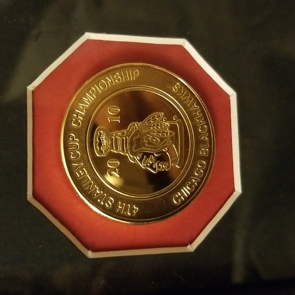COLLECTOR 2010 Stanley Cup CHICAGO BLACKHAWKS  Championship Memorabilia! - Picture 2 of 6
